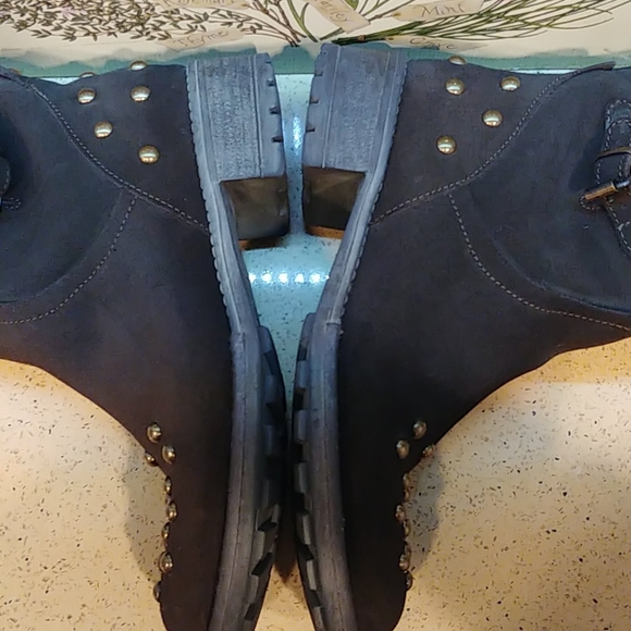 Gold Studded suede lug bootie - Picture 5 of 10